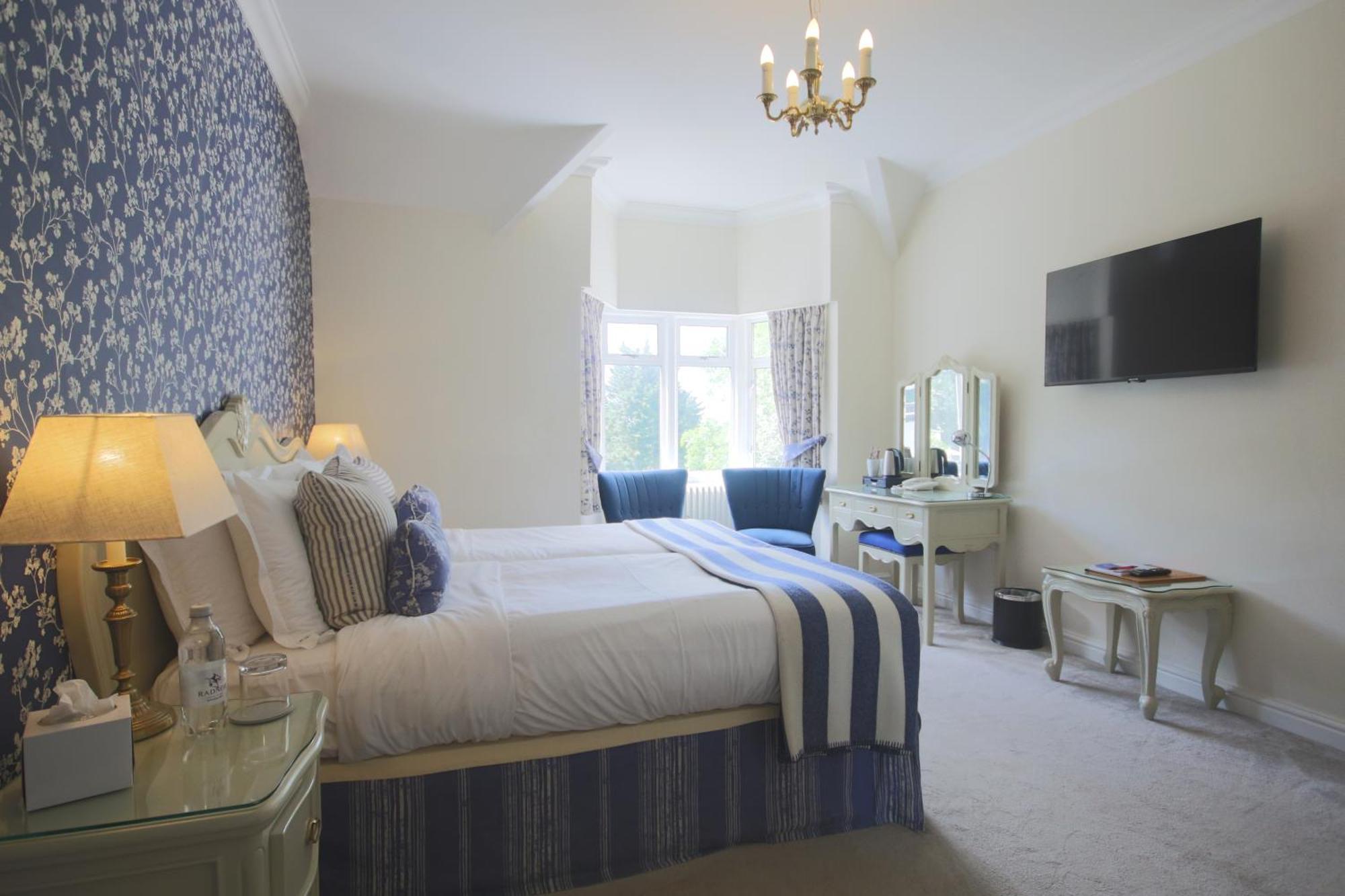 Отель The Malvern Hills 3*